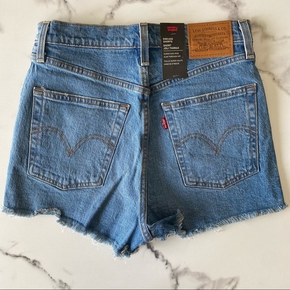 NEW Levi’s Ribcage High Rise Raw Edge Jean Shorts - Picture 7 of 12